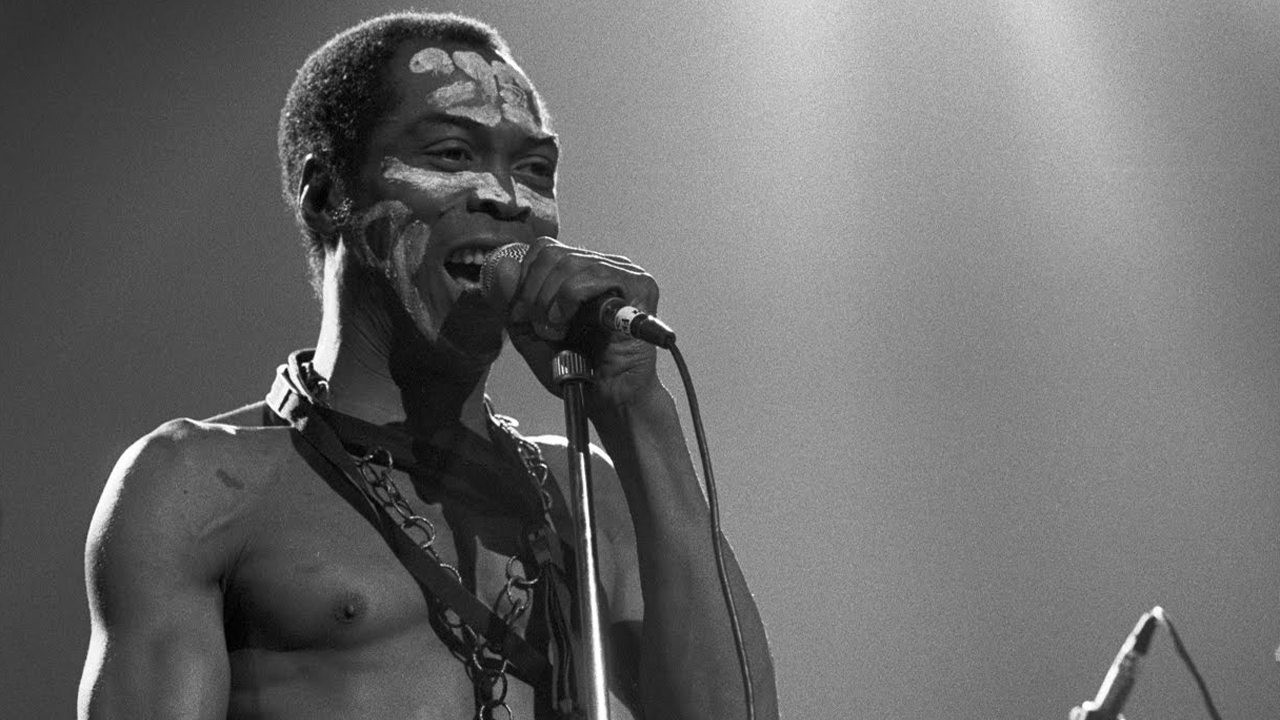 Fela Kuti el músico que declaro 356 veces frente a un tribunal de justicia