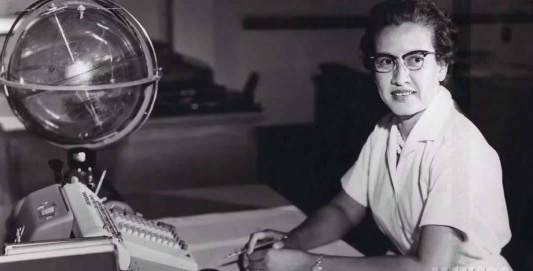 Katherine Johnson superó prejuicios y leyes de segregación para ser una destacada coputadora en la NASA