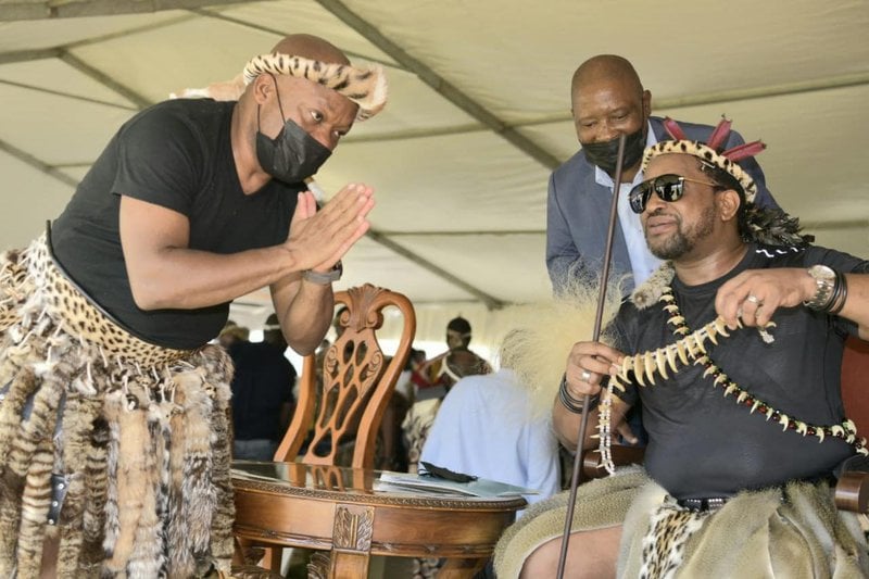 El nuevo rey Zulu coronado en una histórica ceremonia en Sudáfrica